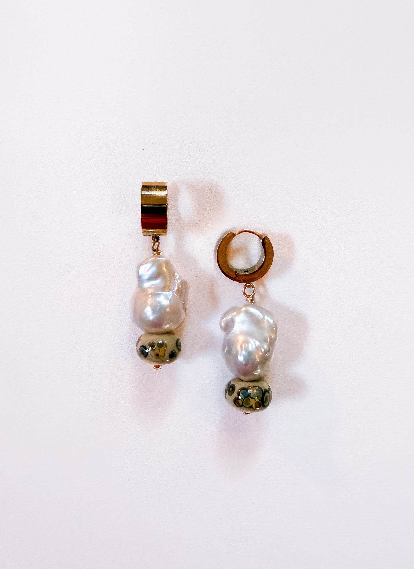 IT'S GIVING ROBYN EARRINGS - SPECKLED SAND