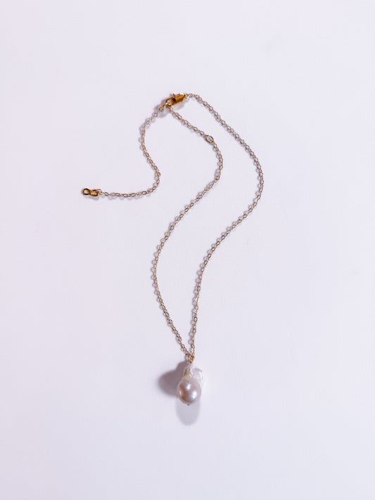 ONE GOOD PEARL NECKLACE