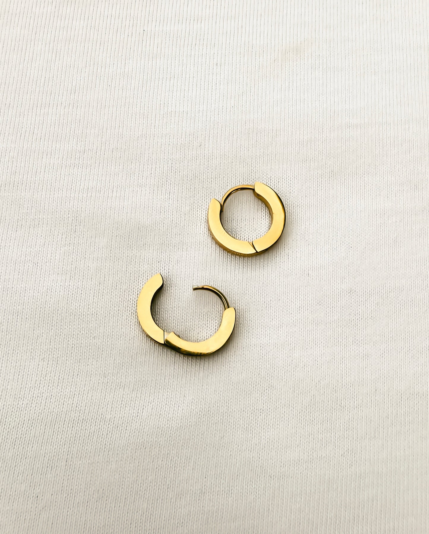 STAPLE HOOPS