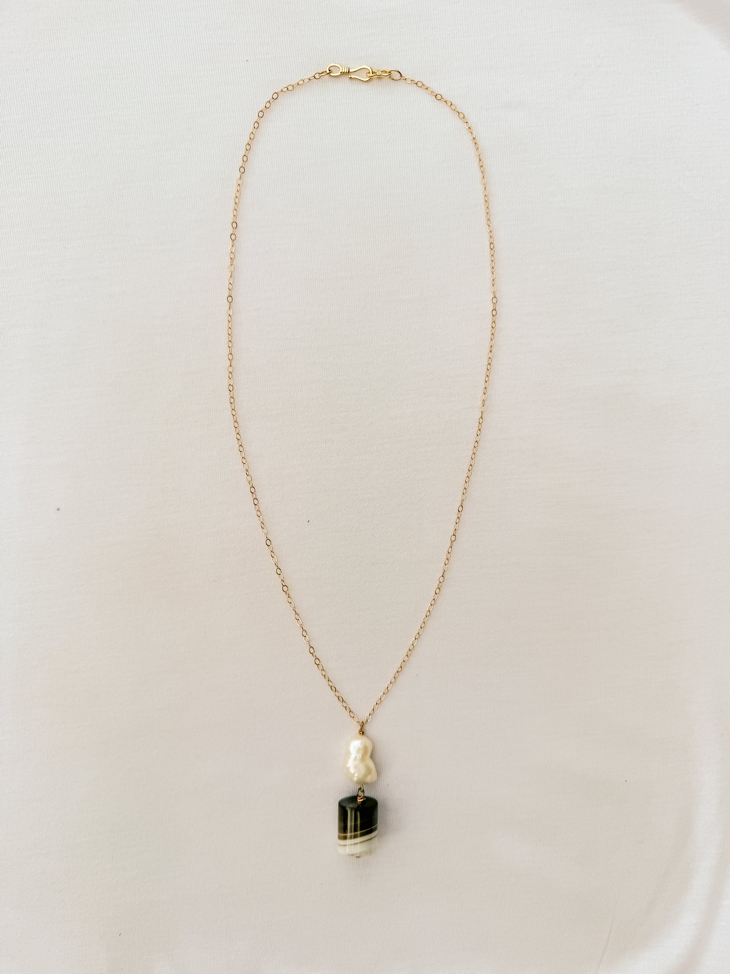 BANDED AGATE & BAROQUE PEARL NECKLACE