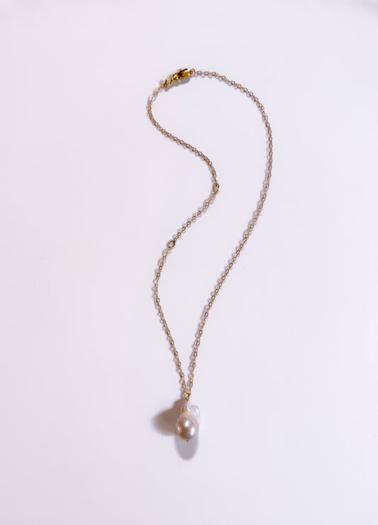 ONE GOOD PEARL NECKLACE