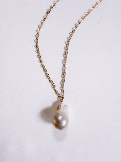 ONE GOOD PEARL NECKLACE