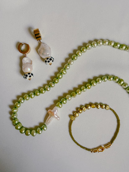 IT'S GIVING ROBYN EARRINGS