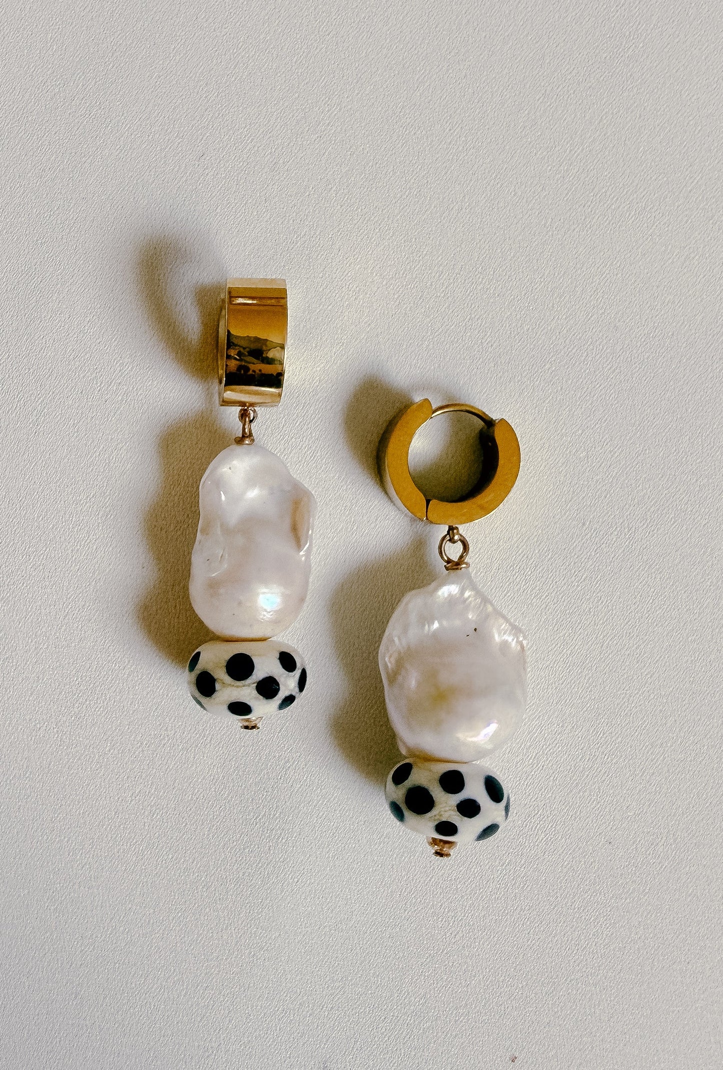 IT'S GIVING ROBYN EARRINGS