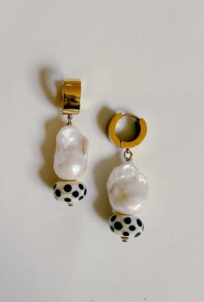 IT'S GIVING ROBYN EARRINGS