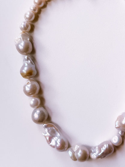 HARRY'S PEARL NECKLACE