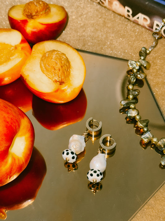 IT'S GIVING ROBYN EARRINGS