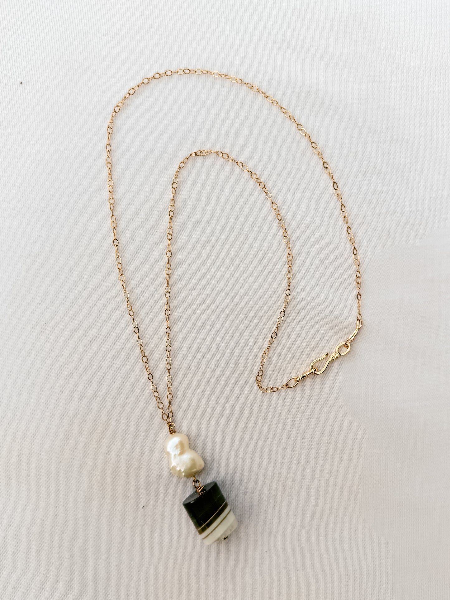 BANDED AGATE & BAROQUE PEARL NECKLACE