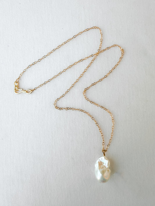 ONE GOOD PEARL NECKLACE